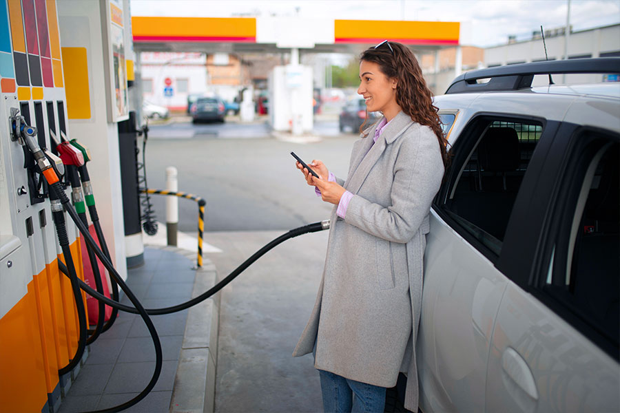چگونه ردیاب خودرو می‌تواند در پیدا کردن ایستگاه‌های سوخت بهتر و ارزان‌تر کمک کند؟