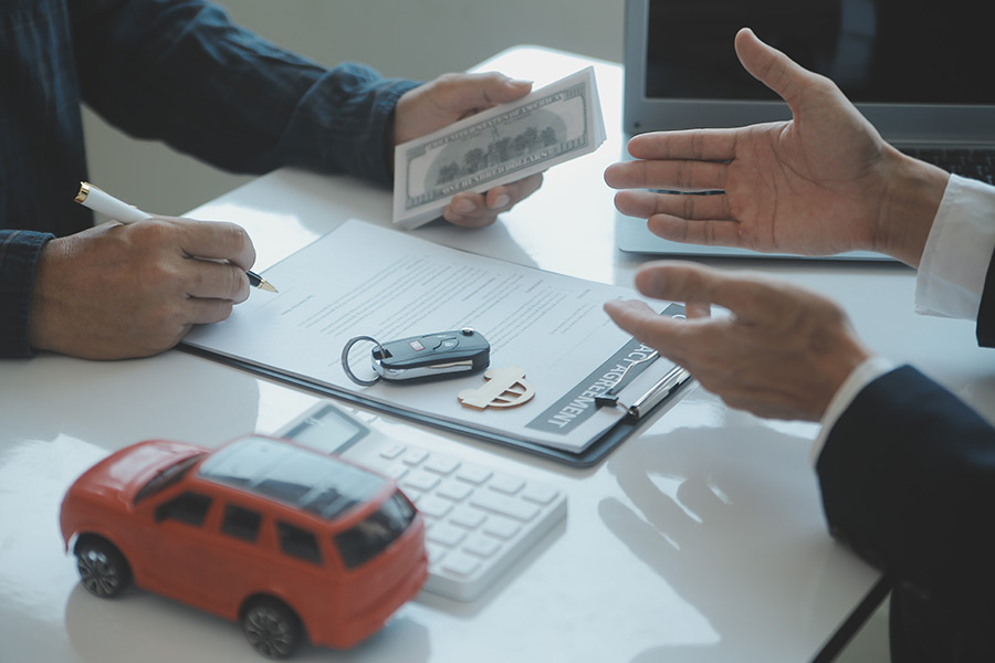 تأثیر استفاده از ردیاب‌های خودرو در کاهش هزینه‌های بیمه و خدمات خودرو چگونه است؟