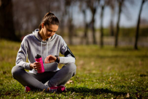 نقش ردیاب‌های شخصی در الگوهای تغذیه ای و ورزشی چیست؟